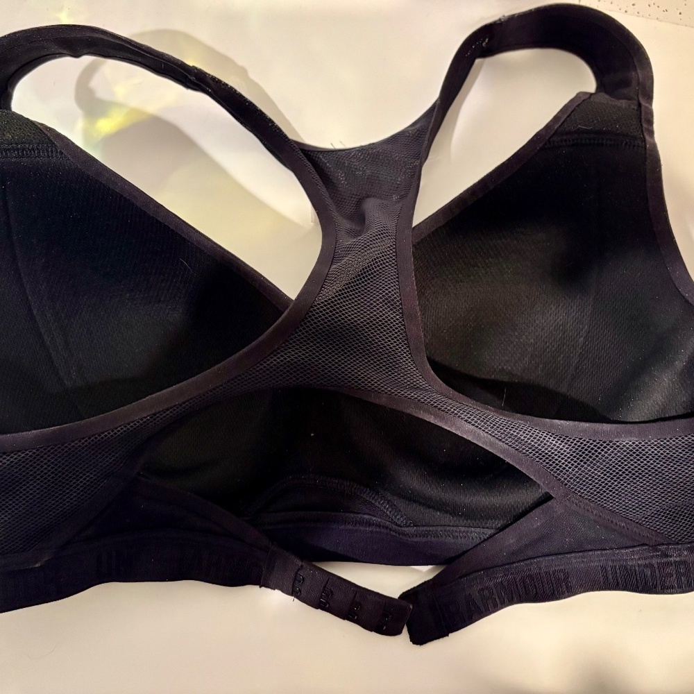 Black Underarmour 36c sports bra - Picture 3 of 3